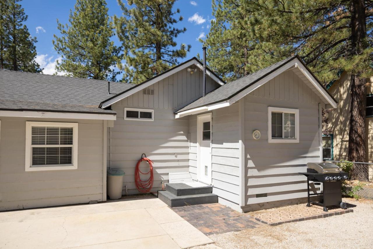 Bayview Bungalow - Cabin With Hot Tub One Block From Big Bear Lake! Exterior photo