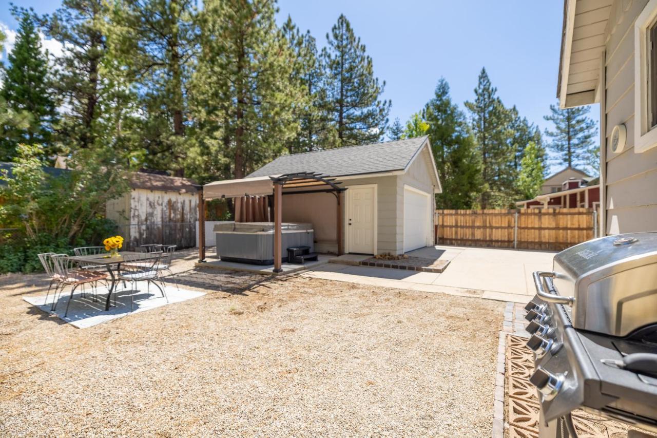 Bayview Bungalow - Cabin With Hot Tub One Block From Big Bear Lake! Exterior photo